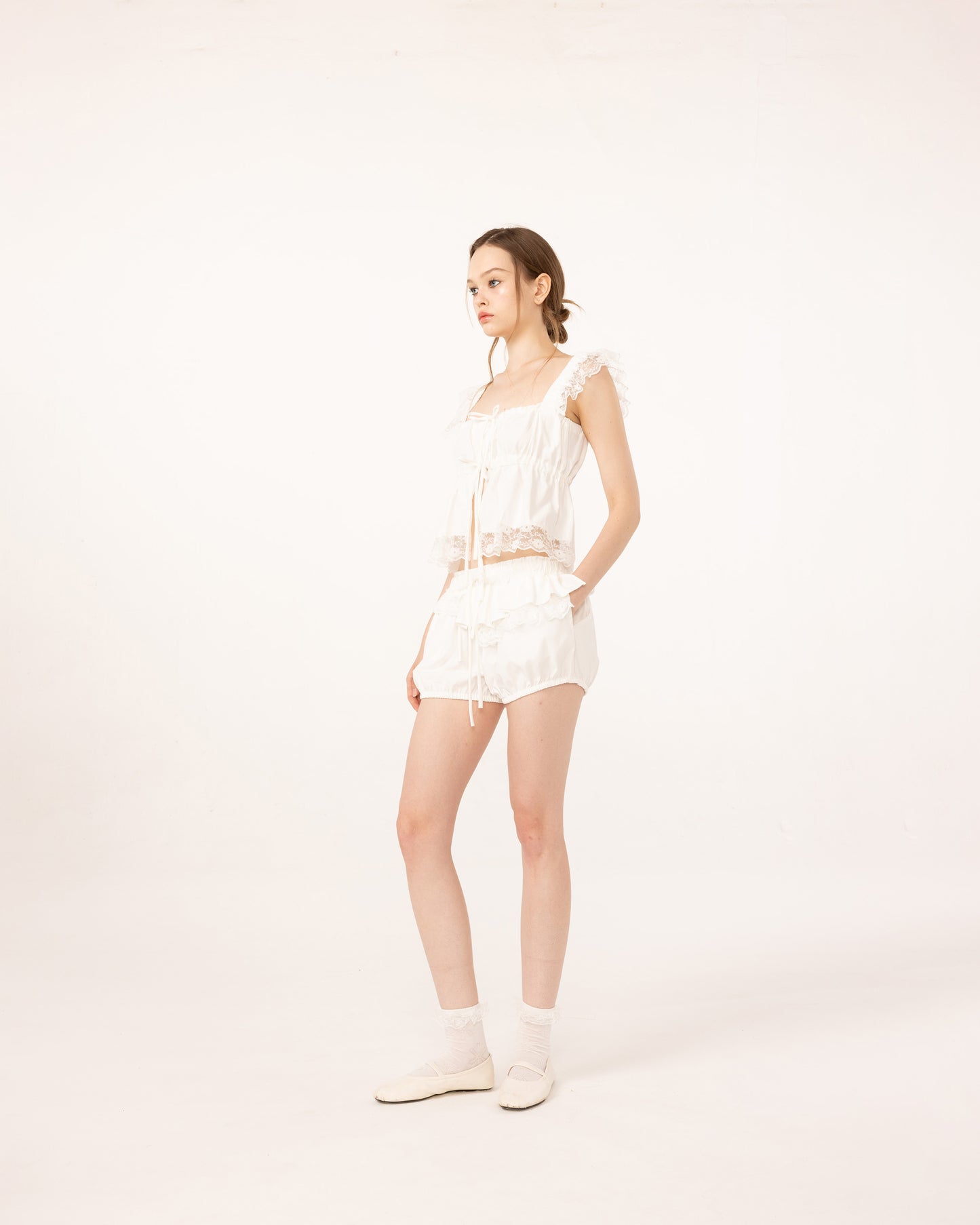 WHITE COTTON SHORTS WITH LACE