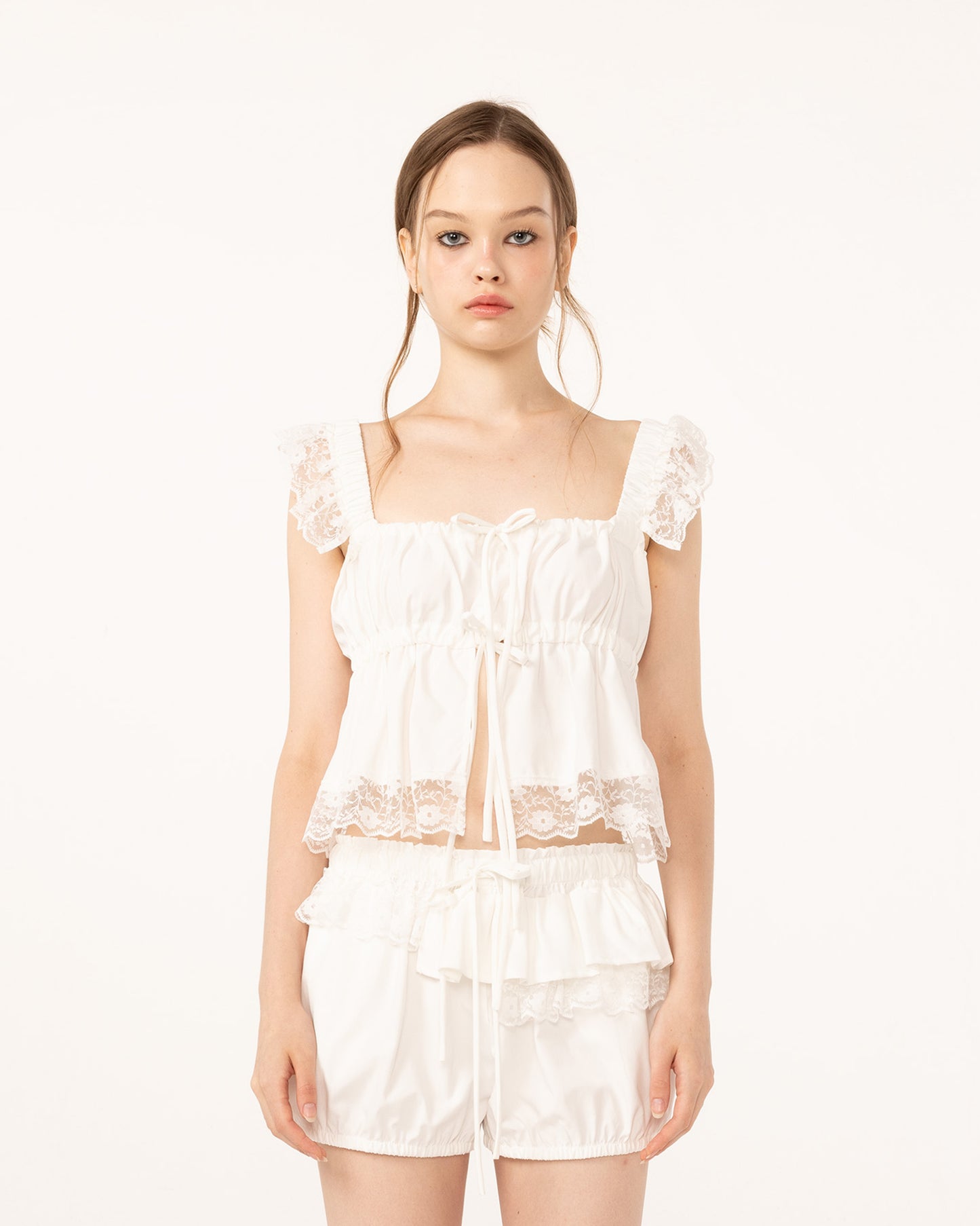 WHITE TOP WITH LACE